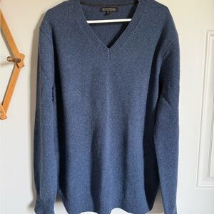 Banana Republic Men's V-Neck Sweater in Deep Blue